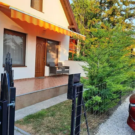 Apartment Flora Vendeghaz A Balatonnal *