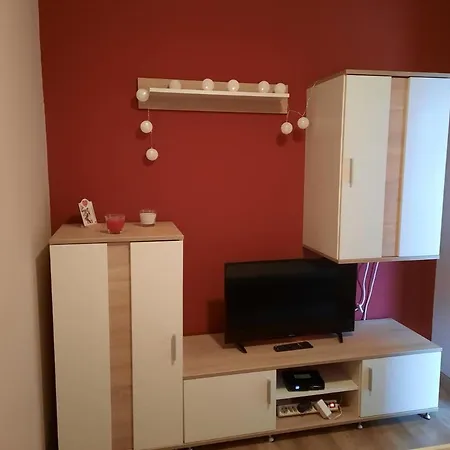 Flora Apartmanhaz A Balatonnal