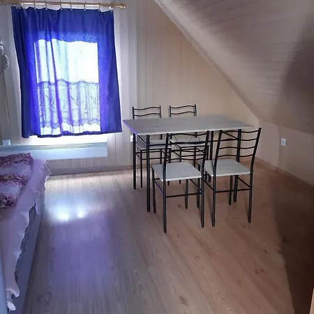 Flora Vendeghaz A Balatonnal Apartment Lovas