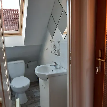 Flora Apartmanhaz A Balatonnal