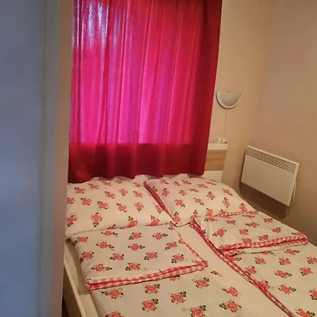 Flora Apartmanhaz A Balatonnal Apartment Lovas