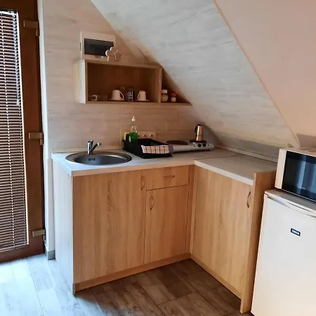 Apartment Flora Vendeghaz A Balatonnal Lovas