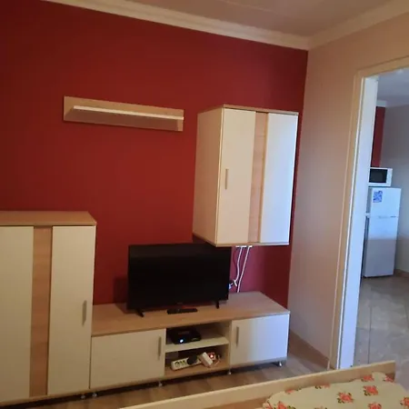 Flora Apartmanhaz A Balatonnal Apartment