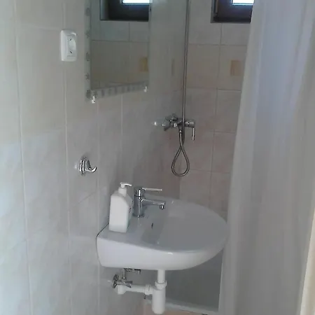 Apartment Flora Vendeghaz A Balatonnal Lovas