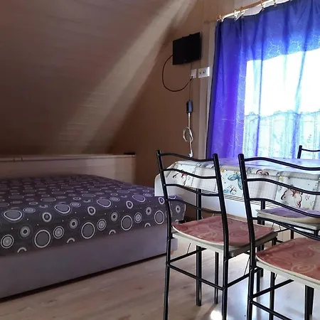 Flora Apartmanhaz A Balatonnal Apartment