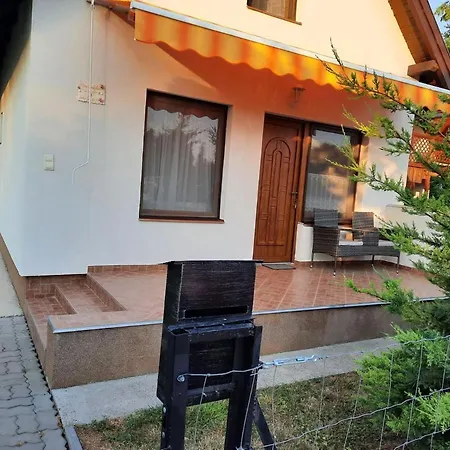 Apartment Flora Vendeghaz A Balatonnal *