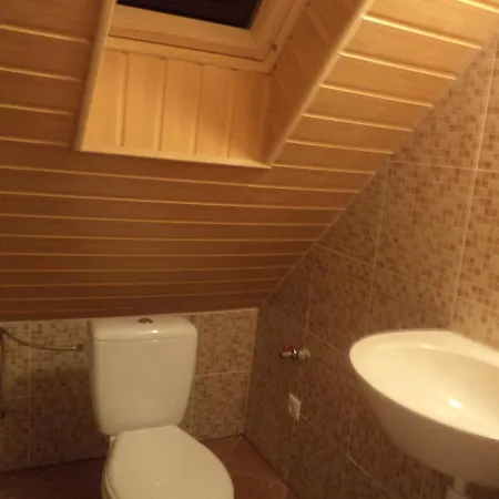 Flora Apartmanhaz A Balatonnal *