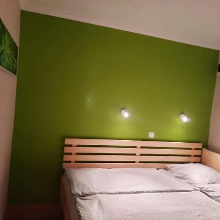 Flora Vendeghaz A Balatonnal Apartment Lovas