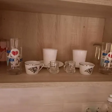 Flora Apartmanhaz A Balatonnal *