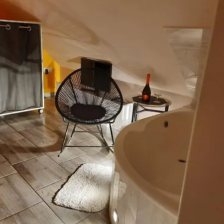 Flora Vendeghaz A Balatonnal Apartment Lovas