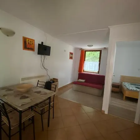 Flora Vendeghaz A Balatonnal Apartment Lovas