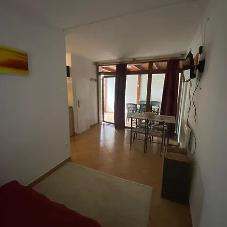 Apartment Flora Vendeghaz A Balatonnal Lovas