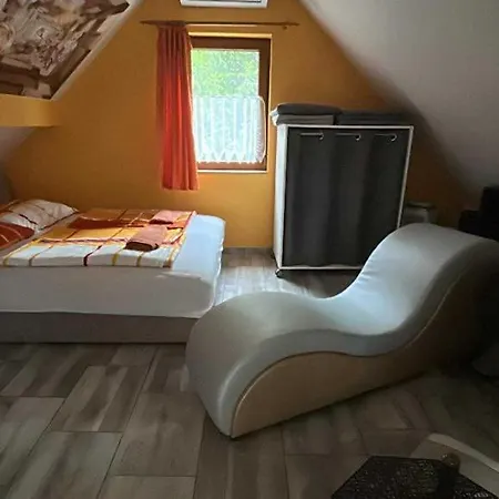 Flora Vendeghaz A Balatonnal Apartmán *