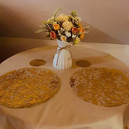 Flora Vendeghaz A Balatonnal * Lovas