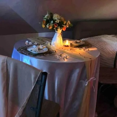 Flora Apartmanhaz A Balatonnal * Lovas