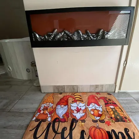 Flora Apartmanhaz A Balatonnal * Lovas