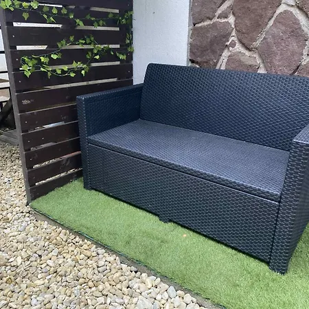 Flora Apartmanhaz A Balatonnal