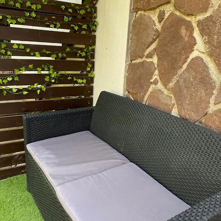 Flora Apartmanhaz A Balatonnal Apartment Lovas