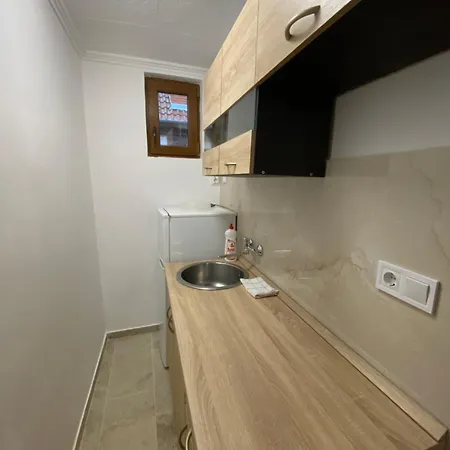 Flora Apartmanhaz A Balatonnal Apartment