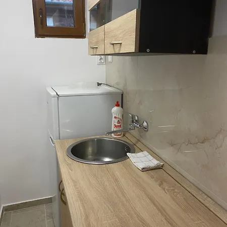 Flora Apartmanhaz A Balatonnal Apartment Lovas