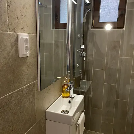 Flora Apartmanhaz A Balatonnal Apartment