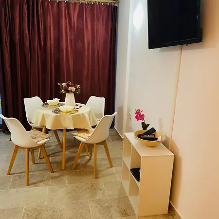 Flora Apartmanhaz A Balatonnal Apartment