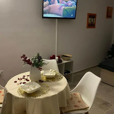 Flora Apartmanhaz A Balatonnal