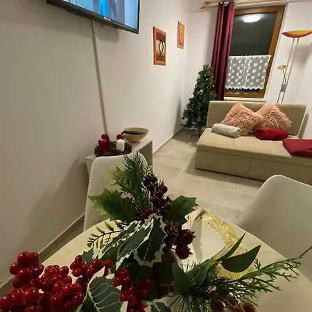 Flora Apartmanhaz A Balatonnal Apartment *