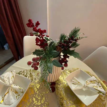 Flora Apartmanhaz A Balatonnal *