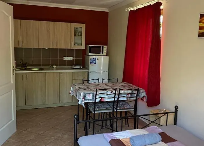 Lägenhet Flora Vendeghaz A Balatonnal Lovas